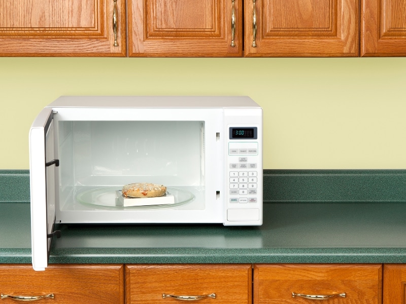 Step-by-step guide to test microwave magnetron for faults with a detailed troubleshooting process.